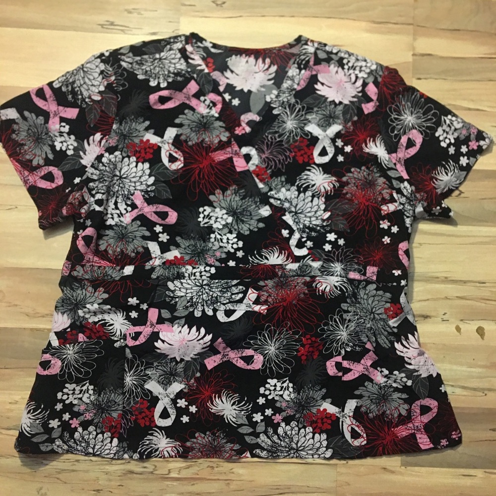 Buttersoft scrub top. SET 3x w/ Black cargo pants.